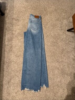 High-Rise Flare Jeans in Medium Blue